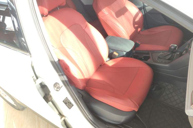 Used Volkswagen Tharu 2023 300TSI Two-Wheel-Drive Crescent Edition
