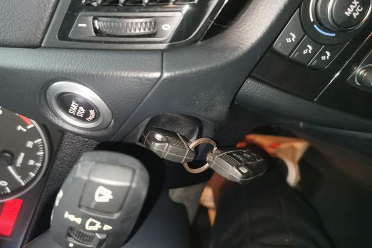 Used BMW X1 2014 sDrive18i Leading Model
