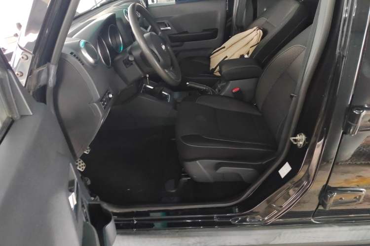 Used  BJ40 2016 40L 2.0T Manual Two-Wheel Drive Luxury Edition
