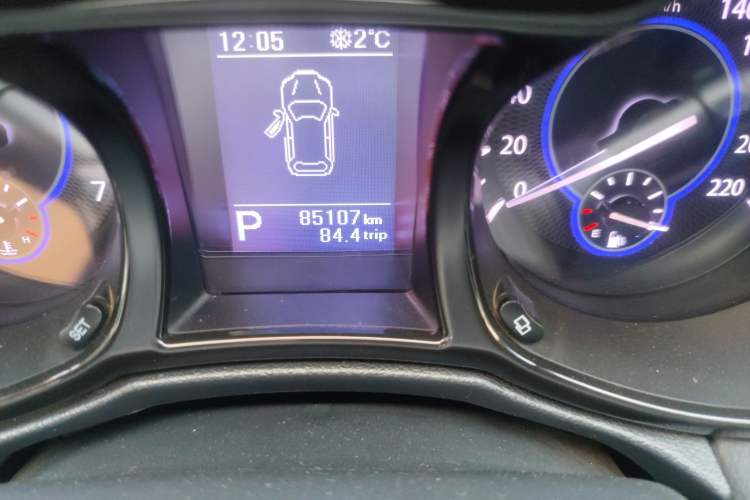 Used JMC Yusheng S350 2016 2.0T Automatic Two-Wheel Drive Gasoline Luxury Version with Sunroof 5 Seats