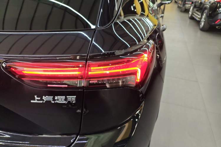 Used Buick Envision 2023 Encore S 552T Two-Wheel Drive Luxury Model
