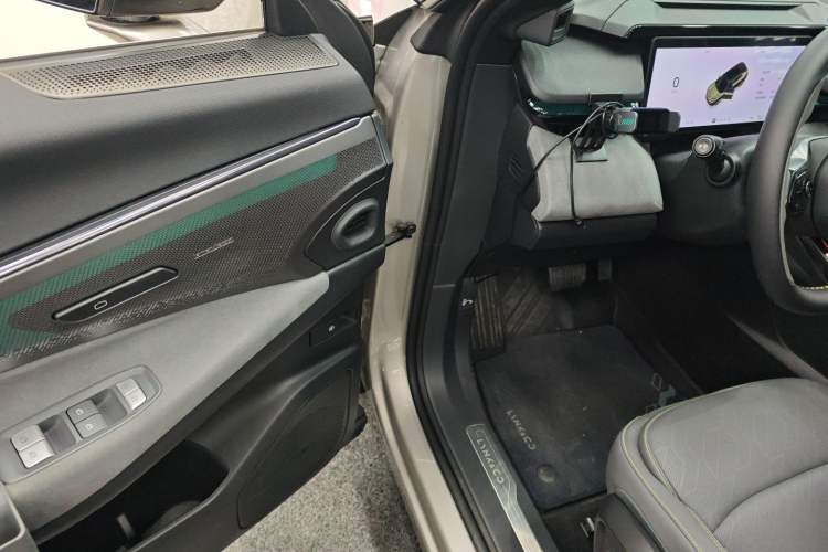 Used Lynk & Co 08 EM-P 2023 120km Long-Range Halo
