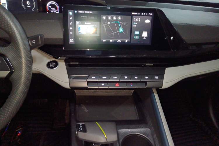 Used Changan UNI-V iDD 2023 ZhiDian iDD 1.5T 113km Smart & Fun Version
