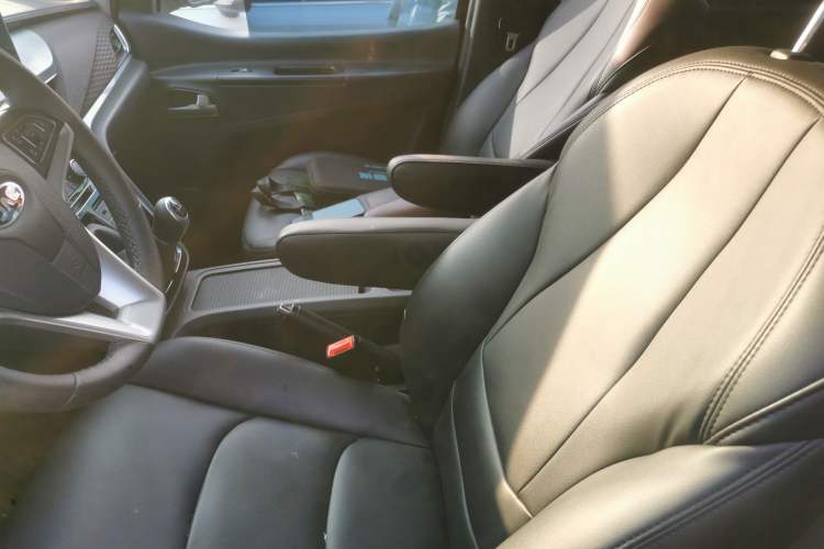 Used  M3 2022 1.8L 7-seat Standard Edition
