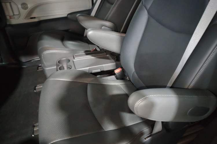 Used Toyota Sienna 2021 2.5L Hybrid Comfort Edition
