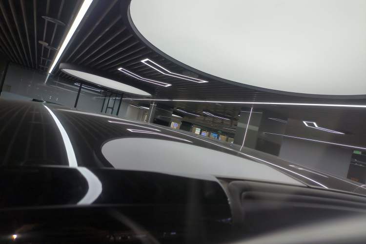 Used Li Auto MEGA 2024 Ultra Model
