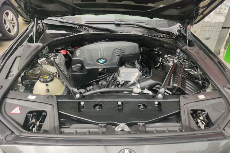 Used BMW 5 Series 2014 525Li Leading Model
