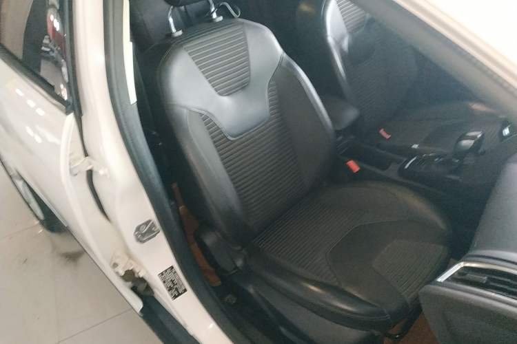 Used Ford Focus 2015 Hatchback 1.6L Automatic Fashion Edition