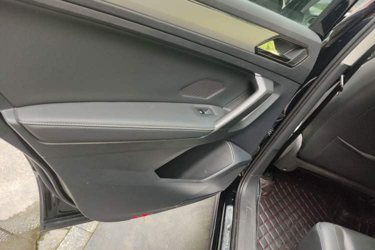 Used Volkswagen Tiguan L 2019 Revised 330TSI Automatic Two-Wheel Drive Smart & Luxury Edition China VI Standard
