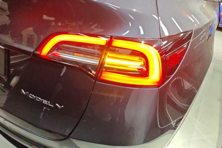 Used Tesla Model Y 2021 Long-Range All-Wheel-Drive Version
