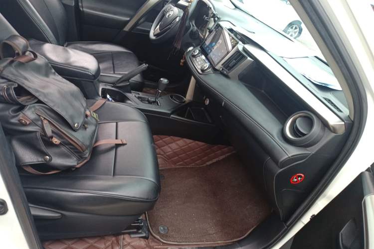 Used Toyota RAV4 2015 2.0L CVT Two-Wheel Drive Fashion Edition