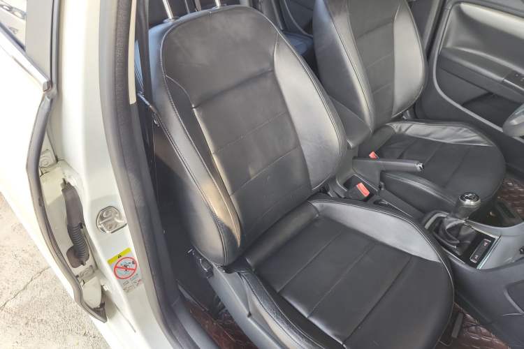 Used Volkswagen Lavida 2013 Restyled Classic 1.6L Manual Comfort Edition