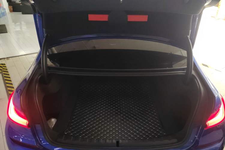 Used BMW 3 Series 2020 325i M Sport Night Edition package
