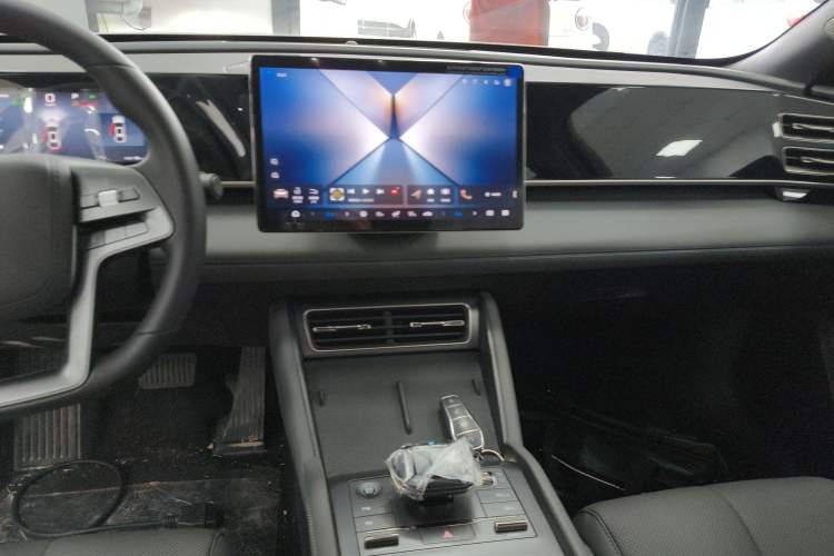 Used BYD Qin L 2025 DM-i Smart Drive 80KM Superior Model
