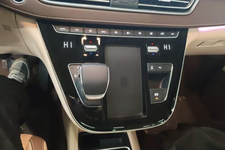 Used Bestune M9 2023 2.0T Ultimate Edition