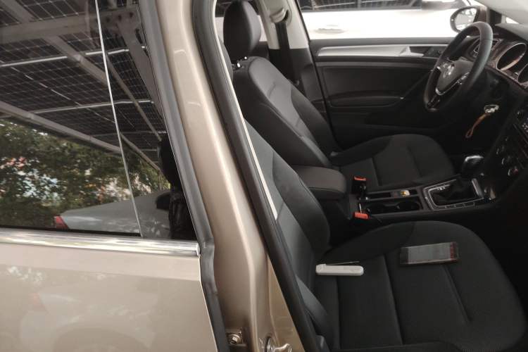 Used Volkswagen Golf 2018 230TSI Automatic Comfort Model
