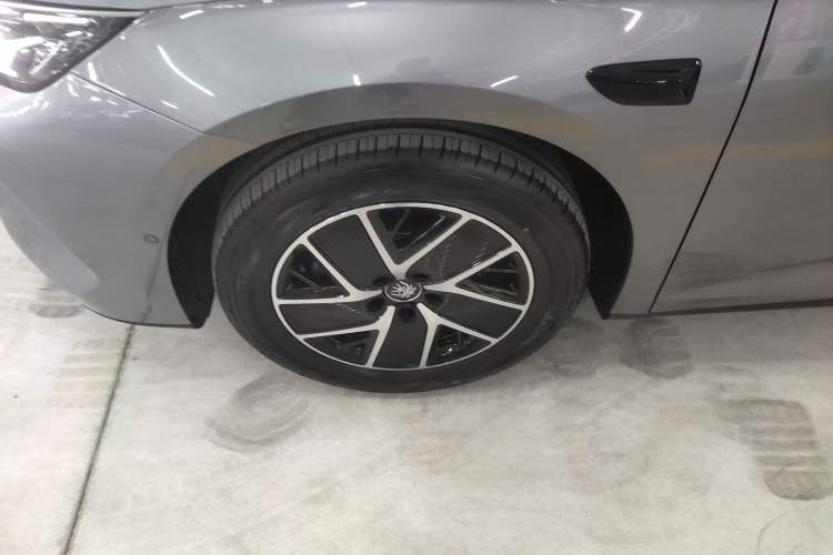 Used BYD Qin L 2025 DM-i Smart Drive 120KM Leading Model
