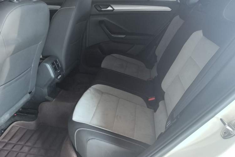 Used Volkswagen T-ROC 2021 280TSI DSG Two-Wheel Drive R-Line Pro Connected Version