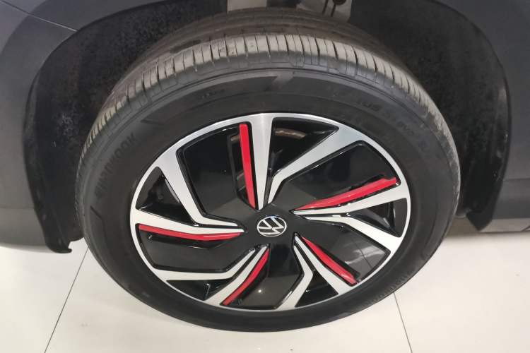 Used Volkswagen Tharu 2024 300TSI Two-Wheel-Drive Moon Luxury Edition
