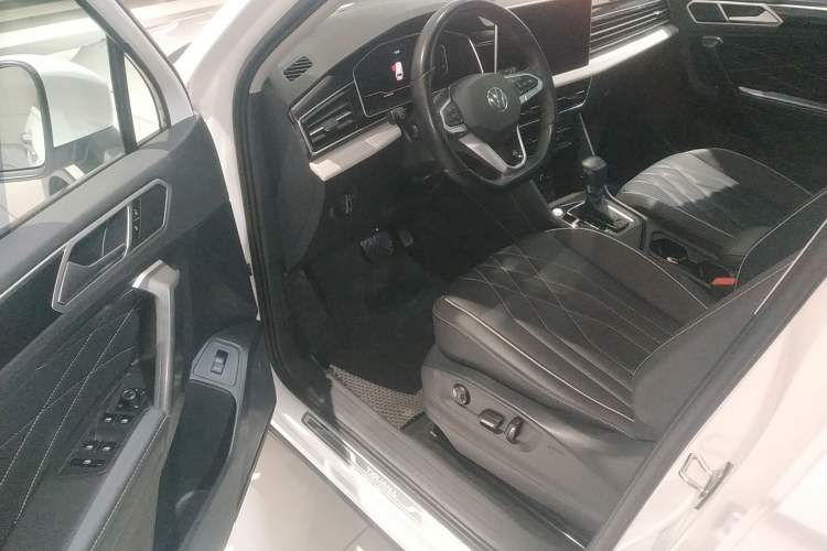 Used Volkswagen Tiguan L 2024 300TSI Automatic Two-Wheel Drive Smart Edition
