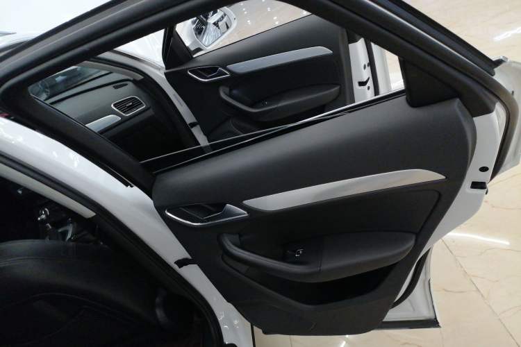 Used Audi Q3 2015 35 TFSI Comfort Model
