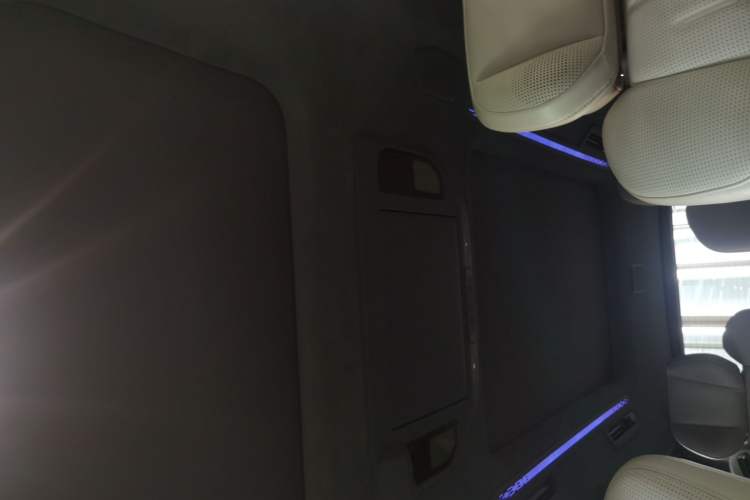 Used Zeekr 009 2024 Six-Seat Executive Version 4WD 108 kWh
