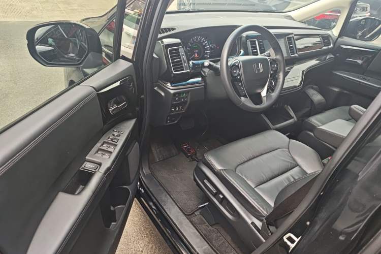 Used Honda Elysion 2019 2.0L Hybrid Luxury Edition
