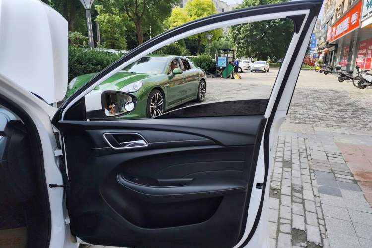 Used Roewe i5 2019 1.5L Automatic 4G Connected Langhao Edition
