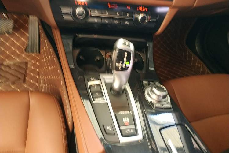 Used BMW 5 Series 2014 520Li Elegant Model
