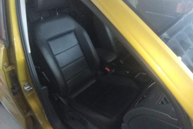 Used Volkswagen T-ROC 2018 280TSI DSG Two-Wheel-Drive Comfort Version China V Standard
