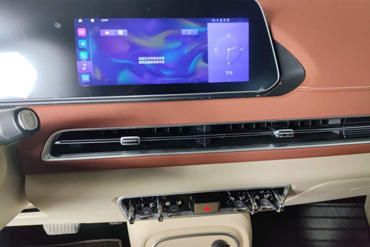 Used ORA Good Cat 2023 401 km Standard Range Luxury Version Lithium Iron Phosphate
