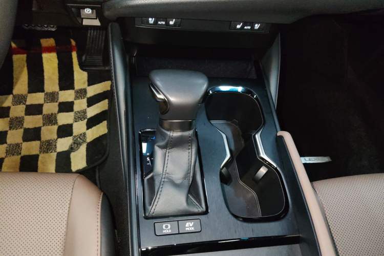 Used Lexus ES 2022 300h Deluxe Edition