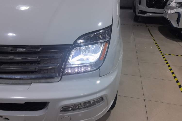 Used SAIC MAXUS Xintu V80 2021 2.0T PLUS AMT City Edition Short Wheelbase Ultra-Low Roof 5/6-Seater
