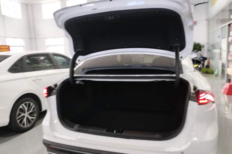 Used  L6 2025 EM-i 140km Starship Edition