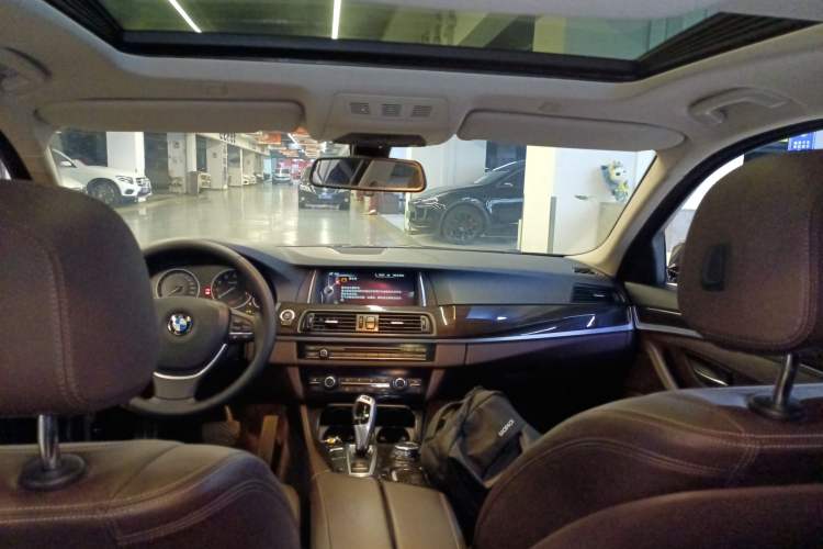 Used BMW 5 Series 2014 525Li Luxury Design Package
