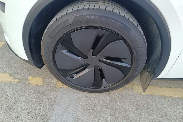 Used Tesla Model Y 2025 Updated Version Long-Range All-Wheel Drive