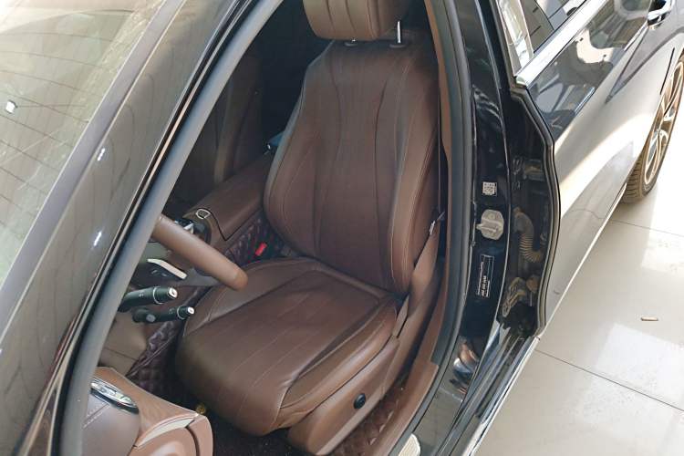 Used Mercedes-Benz E-Class 2016 E 300 L Stylish Model
