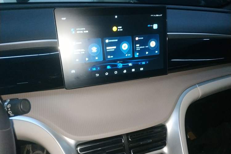 Used BYD Song Pro New Energy 2024 HONOR Edition DM-i 71KM Navigation Model
