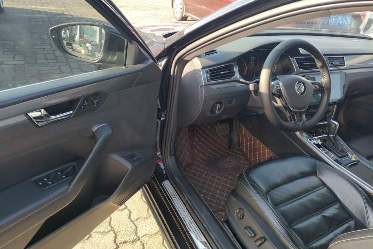 Used Volkswagen Passat 2017 330TSI DSG Luxury Edition
