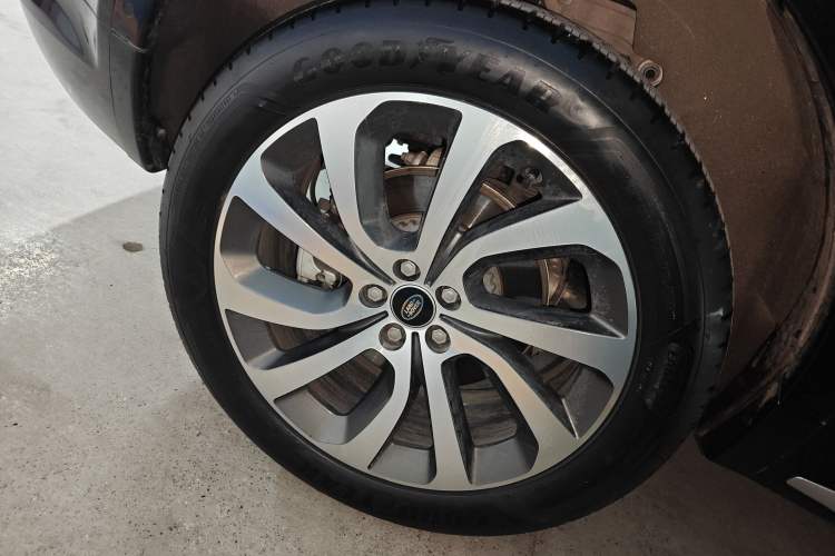 Used Land Rover Discovery Sport 2024 Performance Tech Edition
