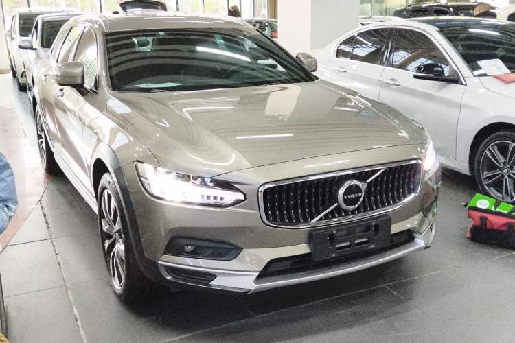 Used Volvo V90 2021 Cross Country B5 AWD Smart Range Edition
