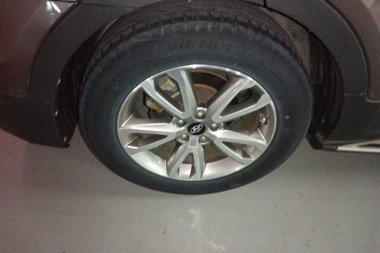 Used Hyundai Santa Fe 2013 Revised Version 2.4L Automatic All-Wheel Drive Luxury Trim
