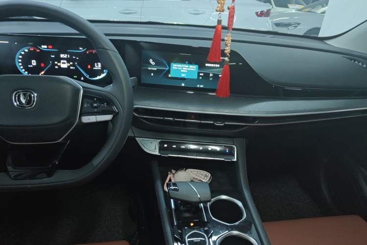 Used Changan Eado 2025 PLUS 1.4T Dual-Clutch High-Energy Version
