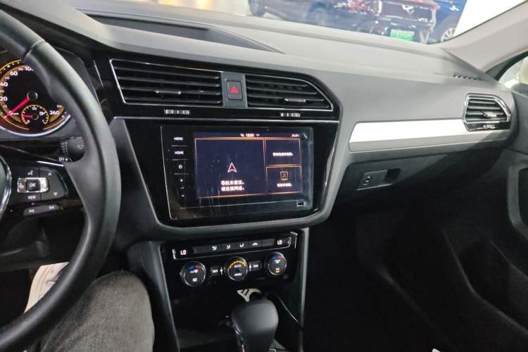 Used Volkswagen Tiguan L 2019 Updated Version 330TSI Automatic Two-Wheel Drive Panoramic Comfort Edition China VI Standard
