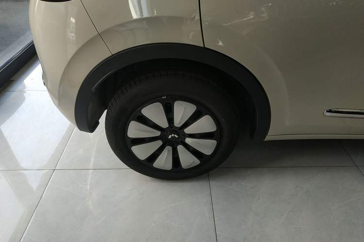 Used Wuling Bingo 2023 333 km Lingxi Connected+ Version
