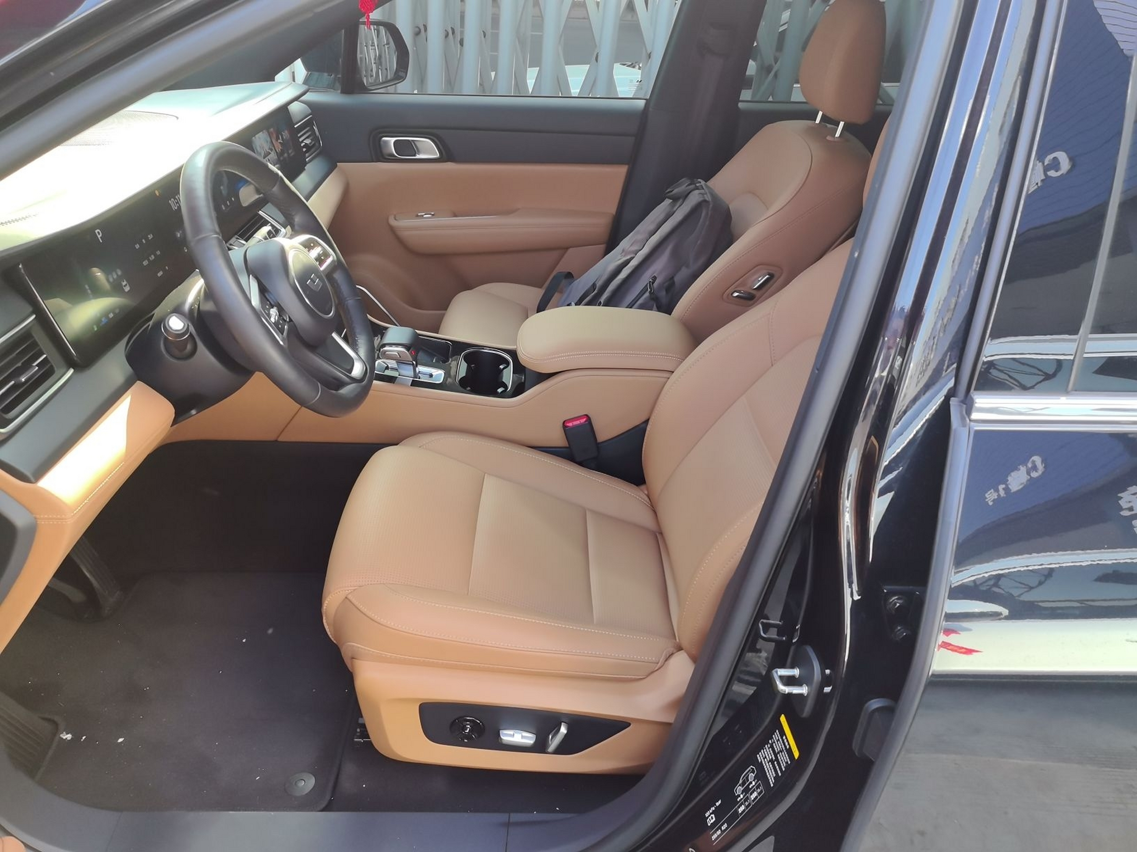 المقاعد الأمامية داخل السيارة