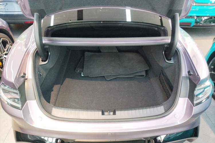 Used Xiaomi Auto SU7 2024 Four-Wheel Drive Ultra-Long Range Advanced Intelligent Driving Max Edition