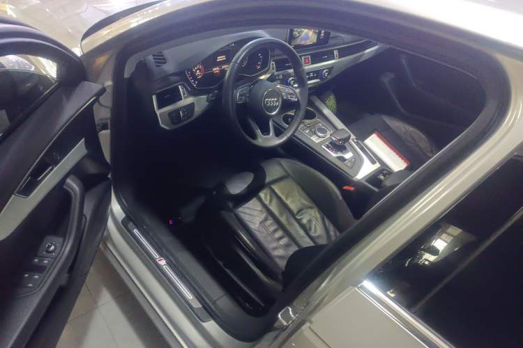 Used Audi A4L 2018 30th Anniversary Edition 40 TFSI Fashion Model
