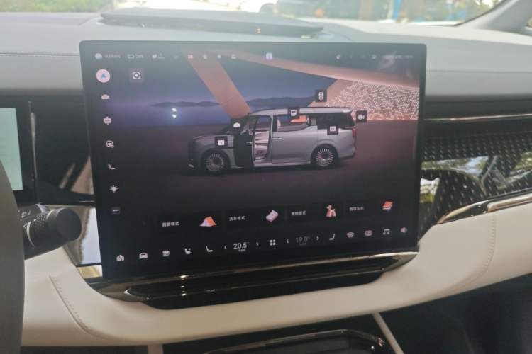 Used Zeekr 009 2024 Six-Seat Executive Version 4WD 108 kWh
