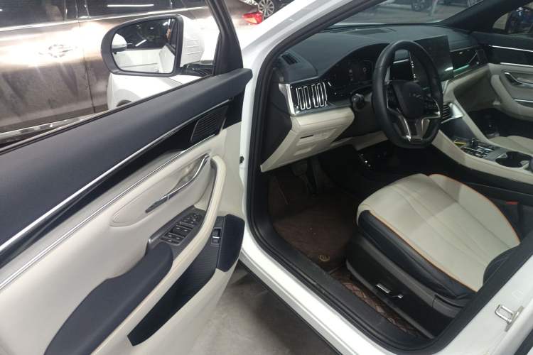 Used BYD Song PLUS New Energy 2024 HONOR Edition DM-i 110km Flagship PLUS
